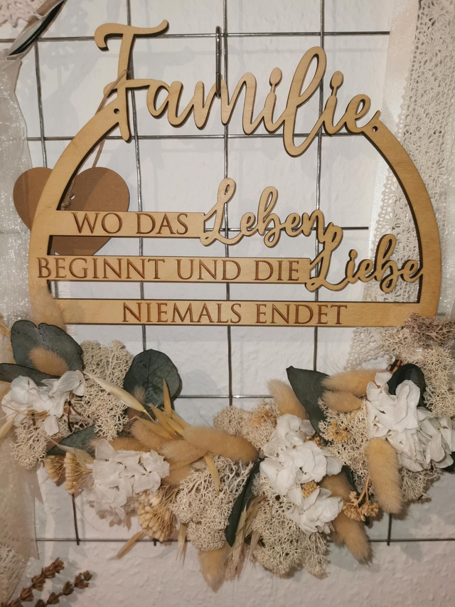 "Familie" Kranz creme