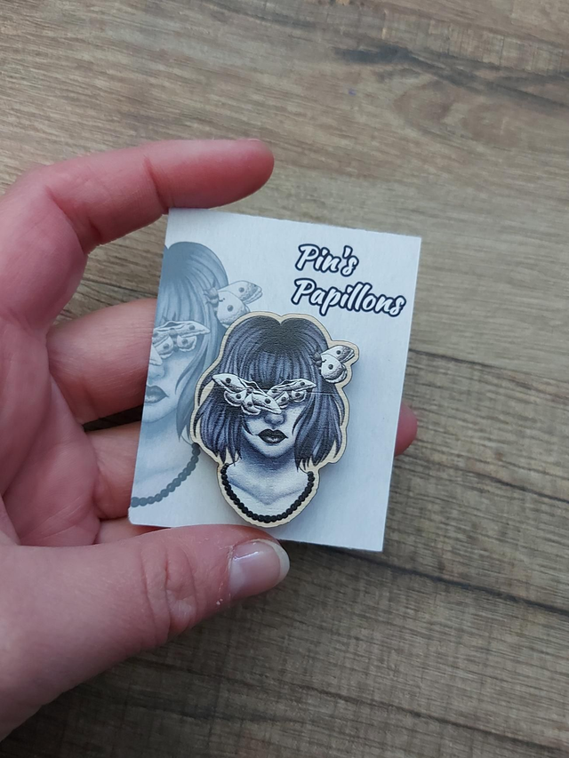 Pin's bois - chauve-souris et papillons