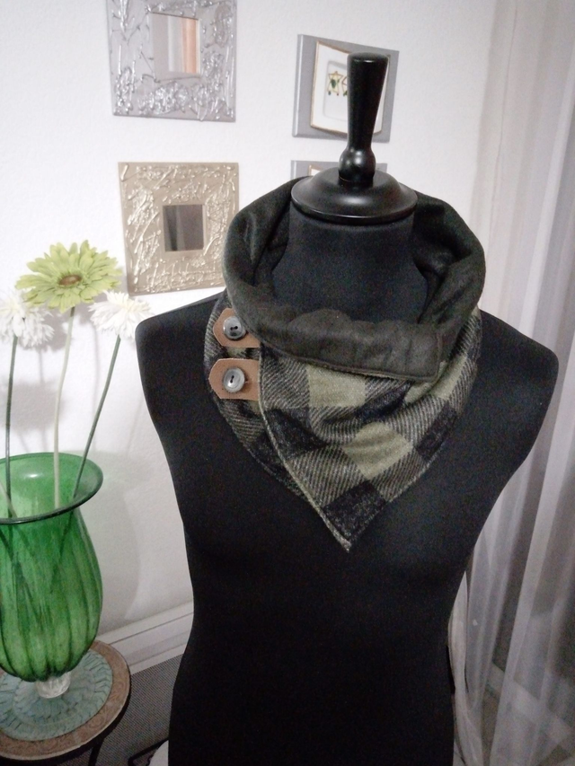 chèche carreau vert kaki- noir grande rayure   recto verso en tissu et doublure polaire  cache cou pour homme		