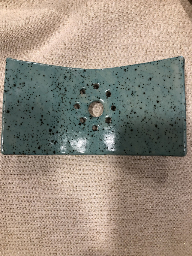 porte savon "bascule" vert avec des petits points noirs