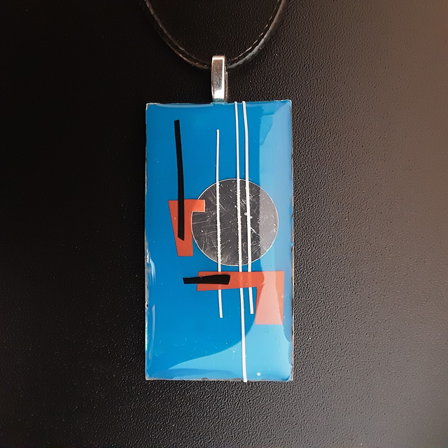 Pendentif collection alu fond bleu pétrole sequin alu brossé et impression noire blanche et rouge