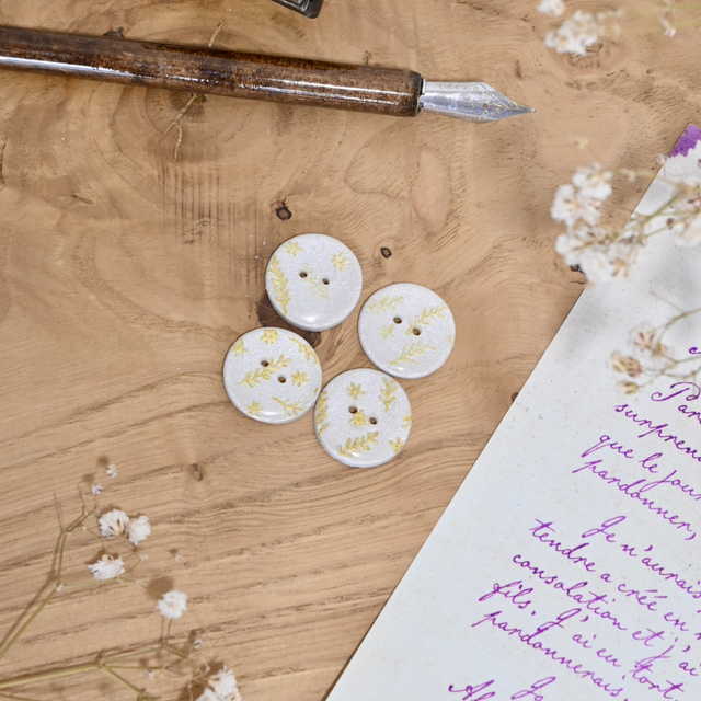 Boutons motif fleuri nacré et doré