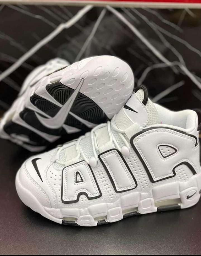 Tennis de tres bonne qualite mixte