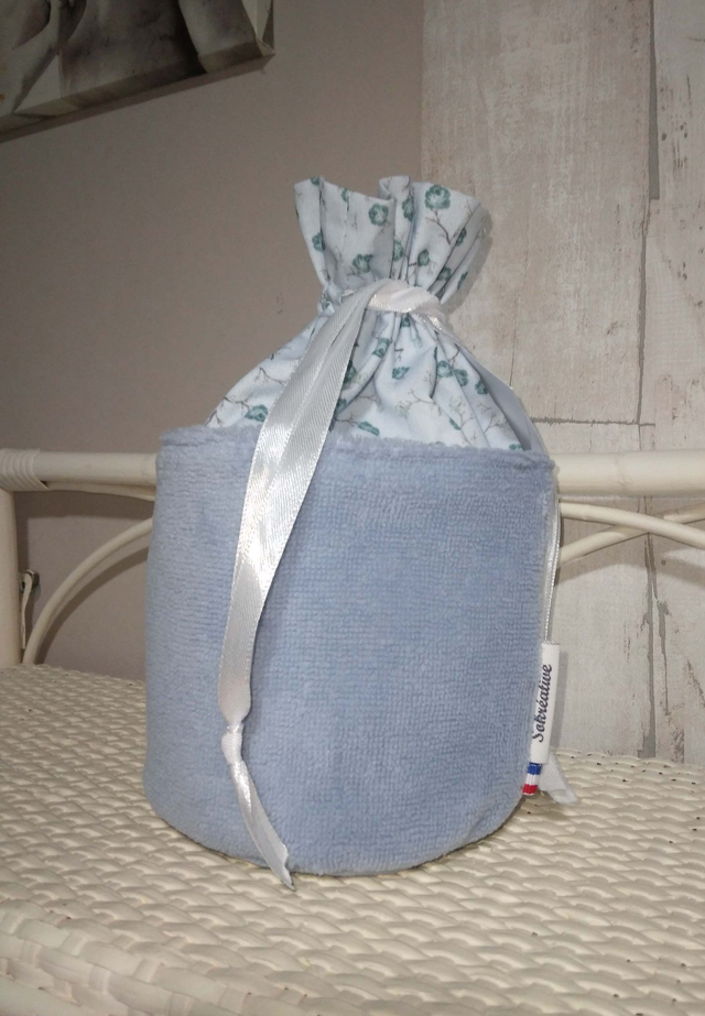 Un pochon cousu main + 7 lingettes lavables en éponge bambou bleu clair & coton fleuri