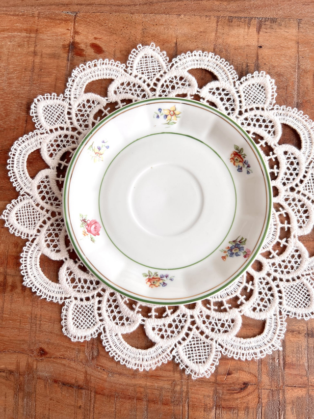 ✨ Sous tasse - en porcelaine "fleurs et liserés vert et or"