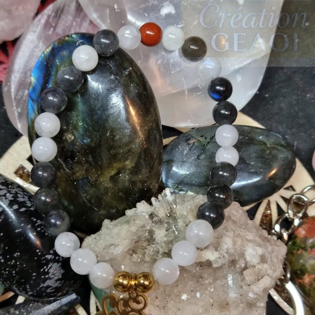 Pierre de lune noire, lune blanche et jaspe rouge