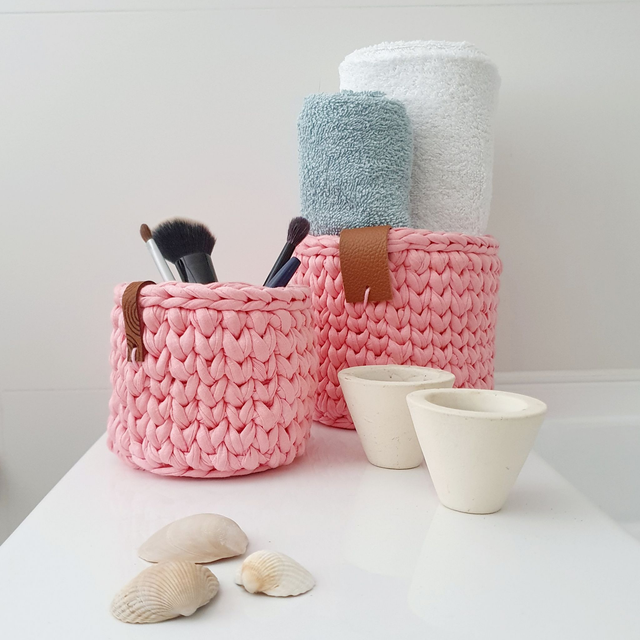 Gehaakt mandje klein - roze (7cm. Ø)