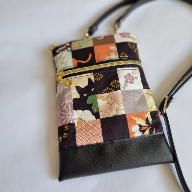 Mini-sac pour téléphone "Damier chat" noir