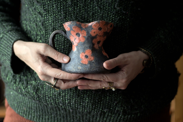 Mug corset fleuri - suzanne aux yeux noirs