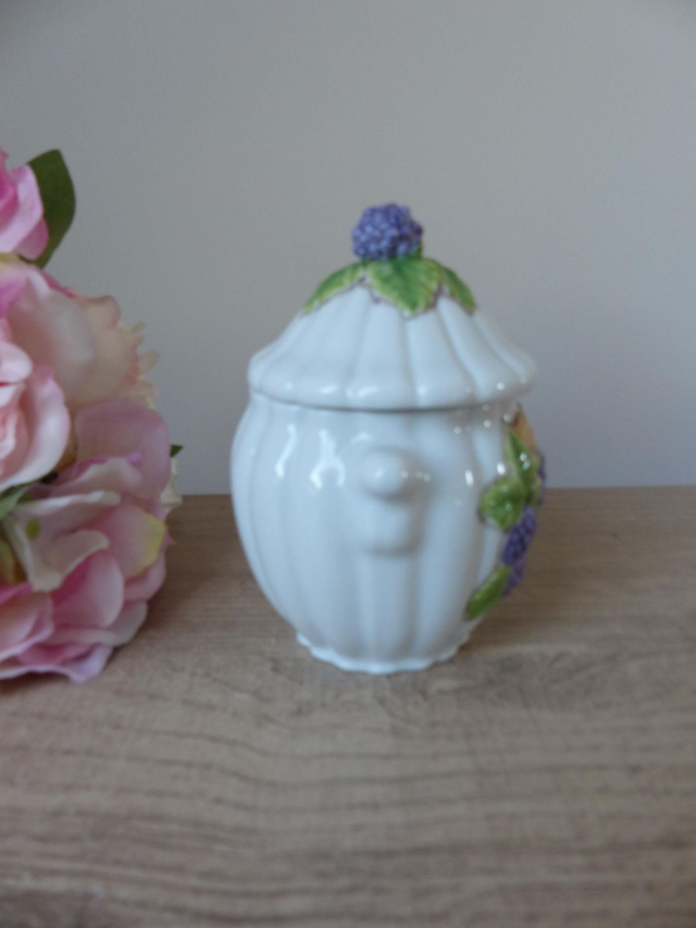 Pot à Confiture Vintage en Céramique – Motifs de Mûres Violettes Peintes avec Couvercle et Cuillère, Fait au Sri Lanka, Décoration Cuisine