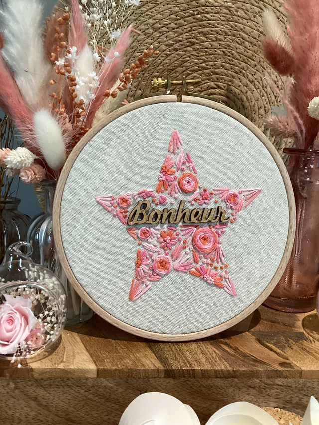 Tambour brodé Etoile rose "Bonheur"