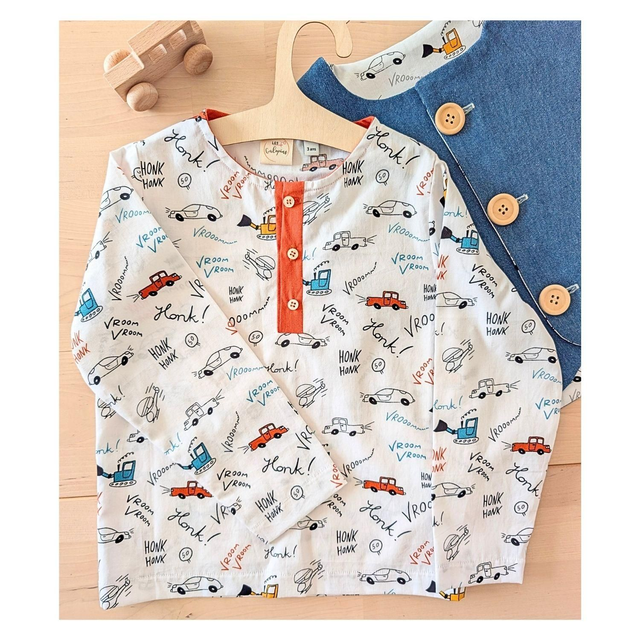 Noël – Ensemble chemisette + gilet – Taille 4 ans– Tissu coton blanc et motifs véhicules