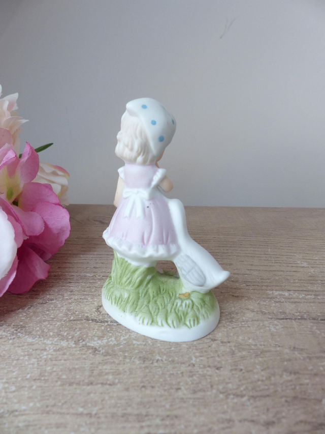 Vintage petite fille avec oie canard en céramique, décor fermière vie à la campagne souvenir vacances, décoration maison ferme campagne