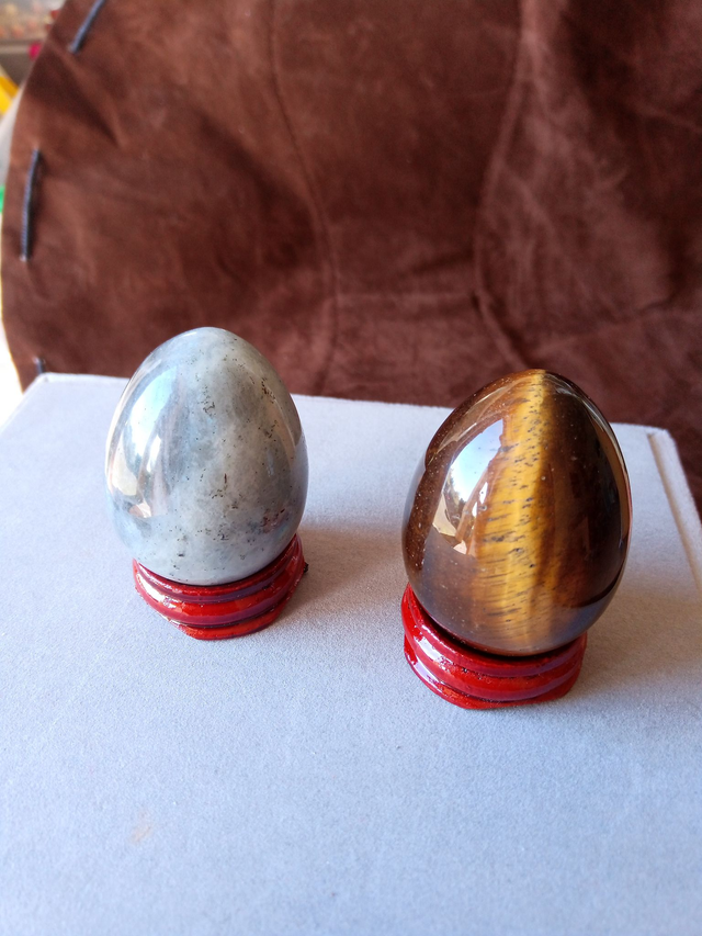 Oeuf cristaux avec support