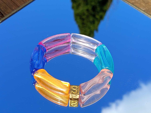 Bracelet perles tubes incurvées acrylique Anjali Holi