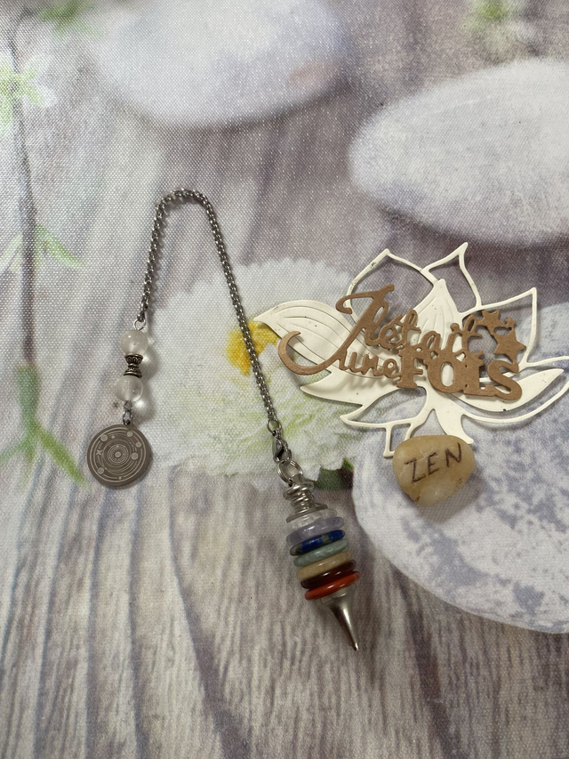 Pendule disque 7 Chakras &quot;Planète Cristal&quot; – Cristal de Roche