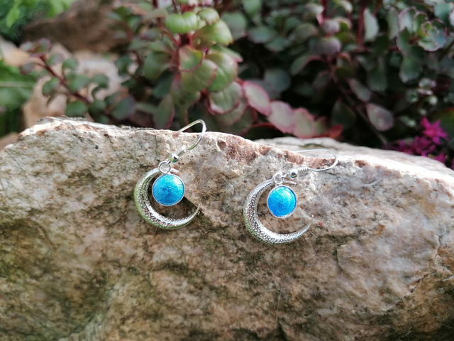 La lune, boucles d'oreilles en émail sur paillon d'argent bleu 
