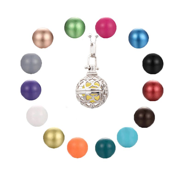 Collana Chiama Angeli  Dolce Suono Trasmette Serenità Pendente rotondo e cuori dell’angelo Custode  in acciaio e lega di bronzo placcato Oro Bianco