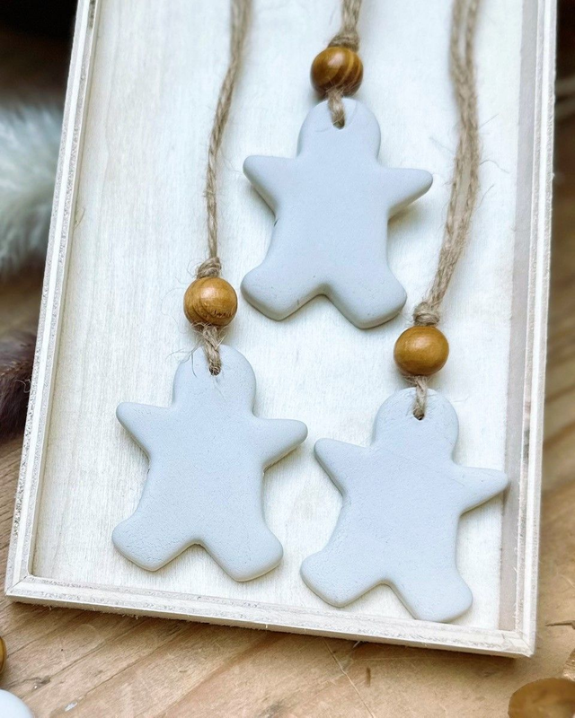 P'tit Bonhomme à suspendre, décoration en argile à parfumer