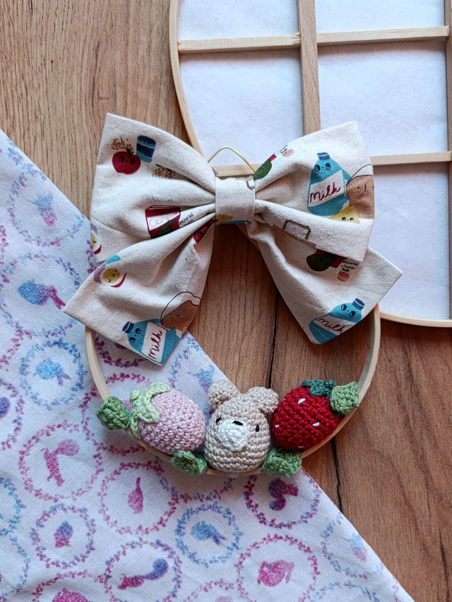 Dekoring "Bär mit Erdbeeren"