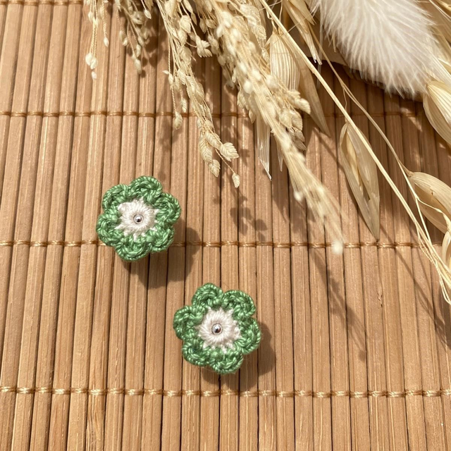 Puces d’oreilles Fleurettes ~ Vert / Lin
