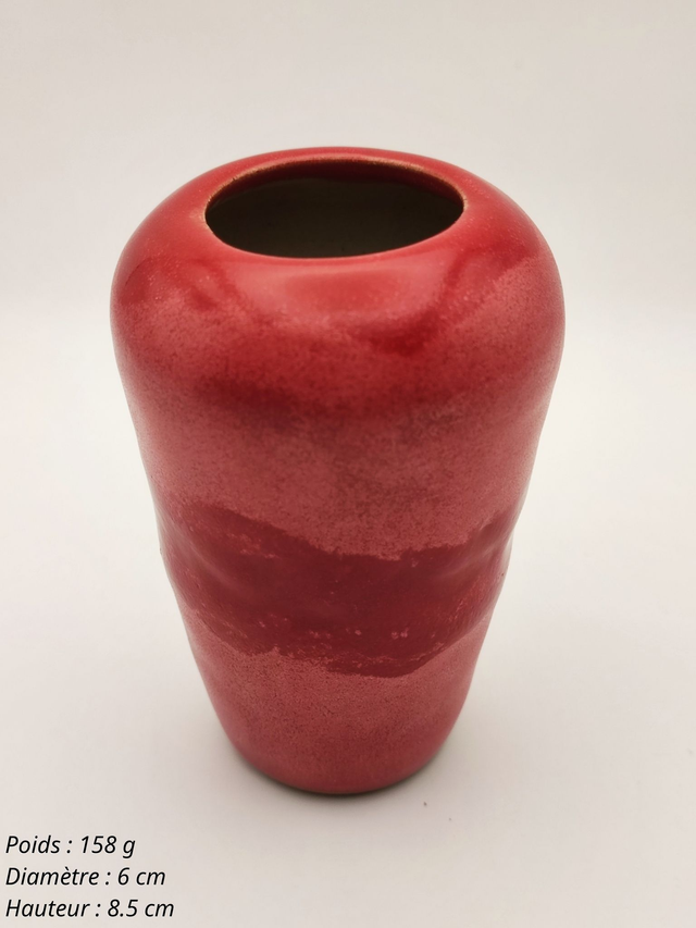 Petit vase rouge &quot;Barbapa&quot; en grès de Saint-amand.