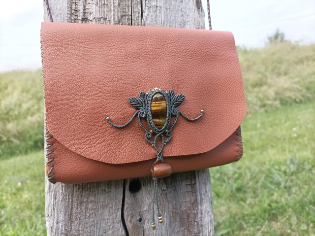 Pochette en cuir camel ~ Œil de Tigre