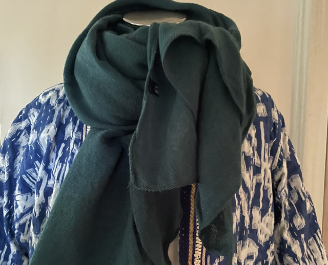 Heerlijk zachte flessen groene sjaal 210cm x 70cm 100% wol