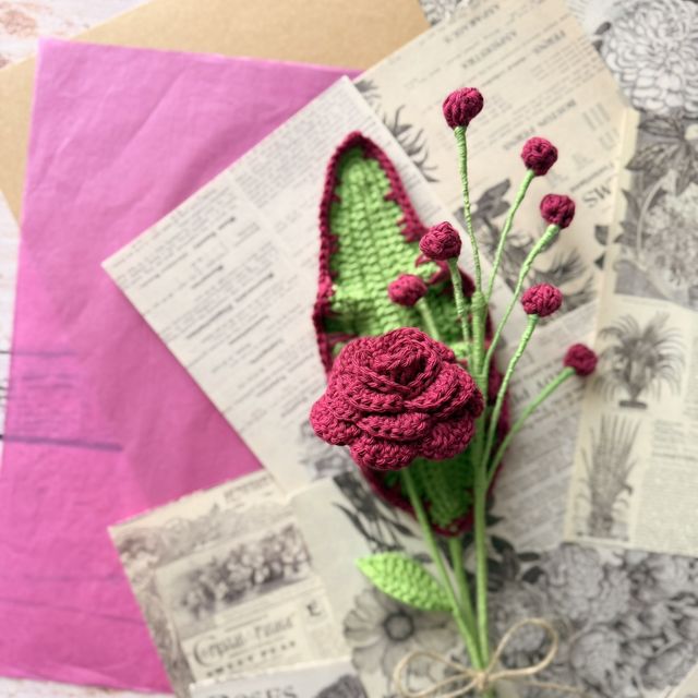 Bouquet personnalisable rose, bourgeons et grande feuille