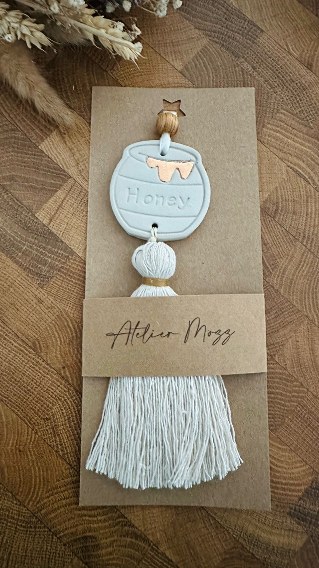 HONEY Suspension en argile pompon en macramé