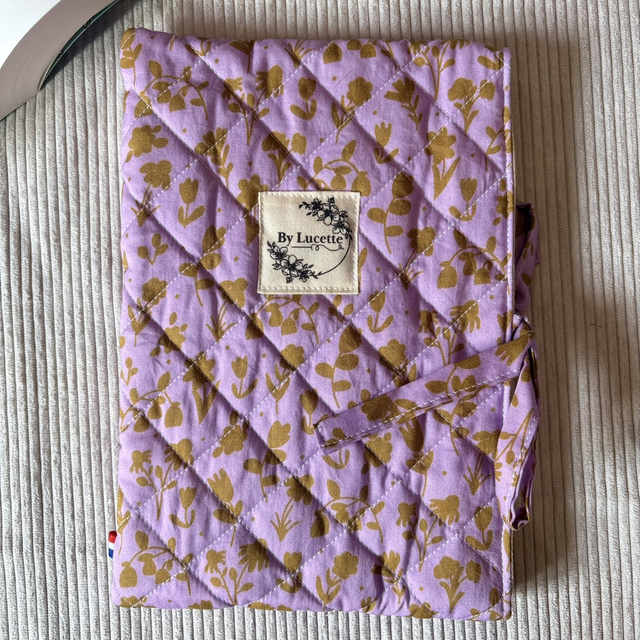 Pochette à livre matelassée fleurs lilas