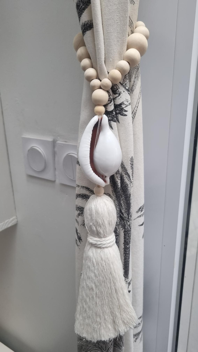 Embrasse coquillage ovula pompon beige