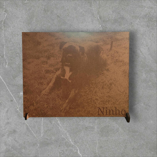 Gravure sur bois personnalisée avec chevalet