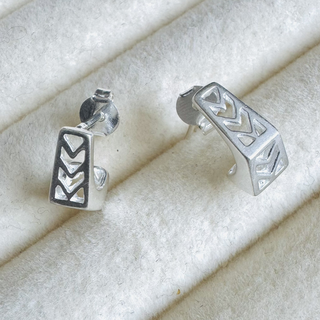 Argolinha lisa trabalhada v