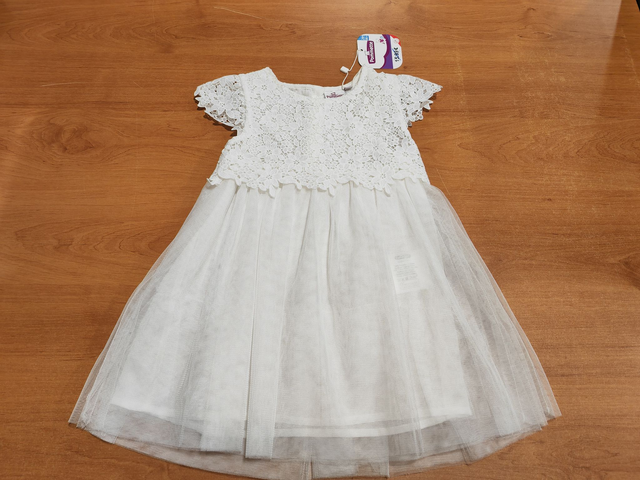 Robe blanche neuve en 2 ans