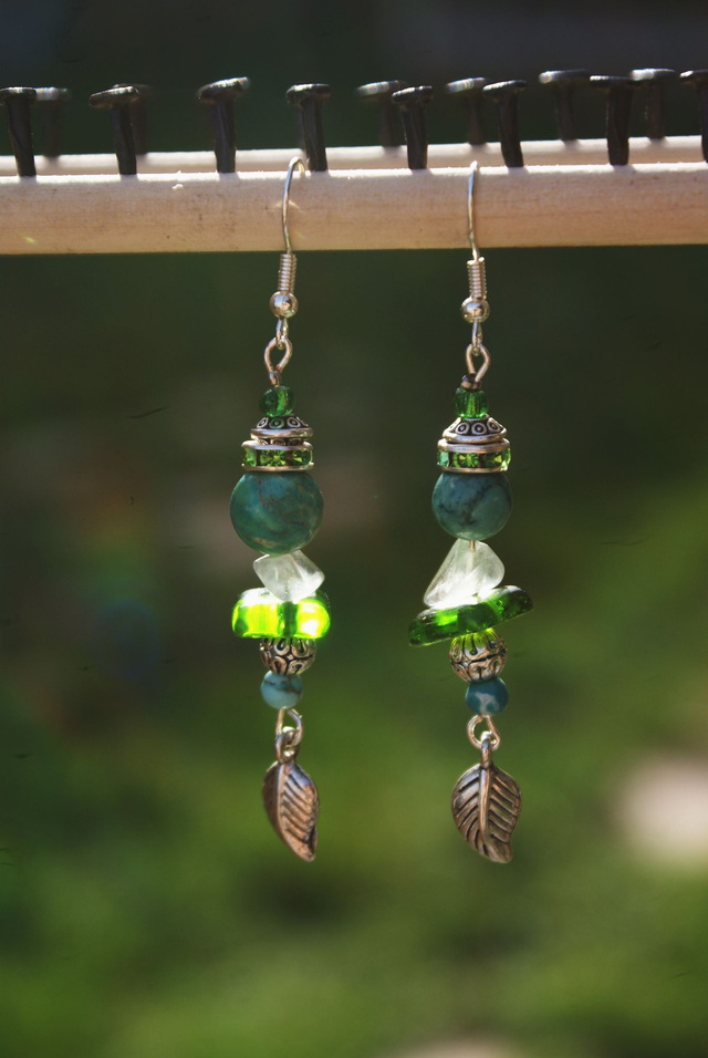 Boucles d'oreilles vert pomme en verre transparent. Numéro 6