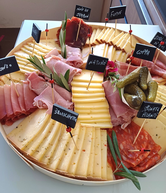 Plateau Raclette Le Truffé / Prix par personne (minimum 4 personnes)