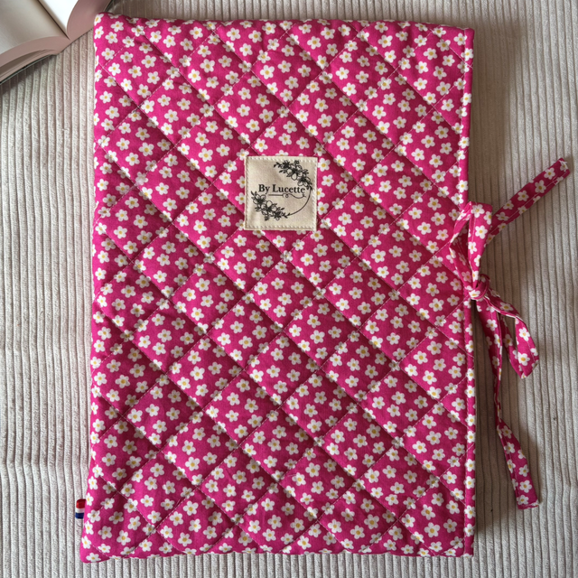Pochette à livre matelassée fleurs fuschia
