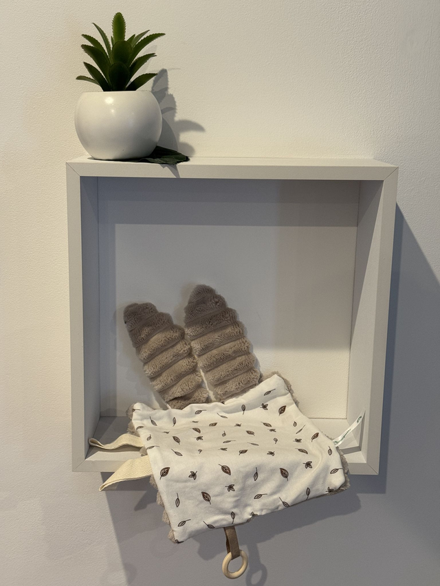 Doudou sensoriel feuilles/gris