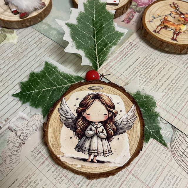 Handmade Christmas magnets. Beautifully presented in a cellophane gift bag.