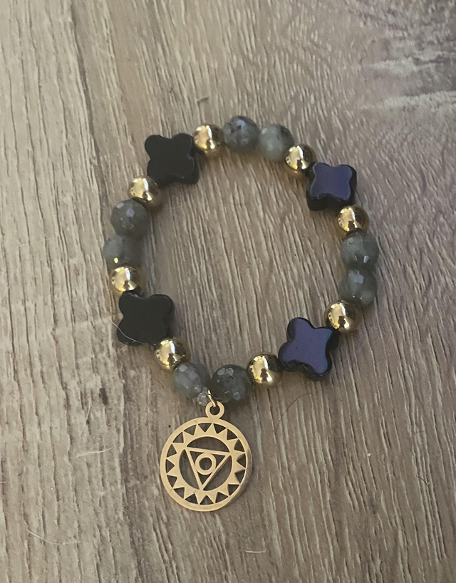 Bracelet Labradorite facettée 8 mm et Trèfle Agate noire