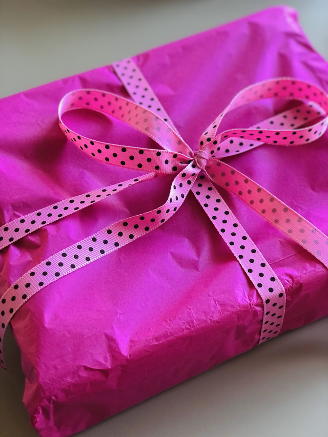 GIFT WRAPPING