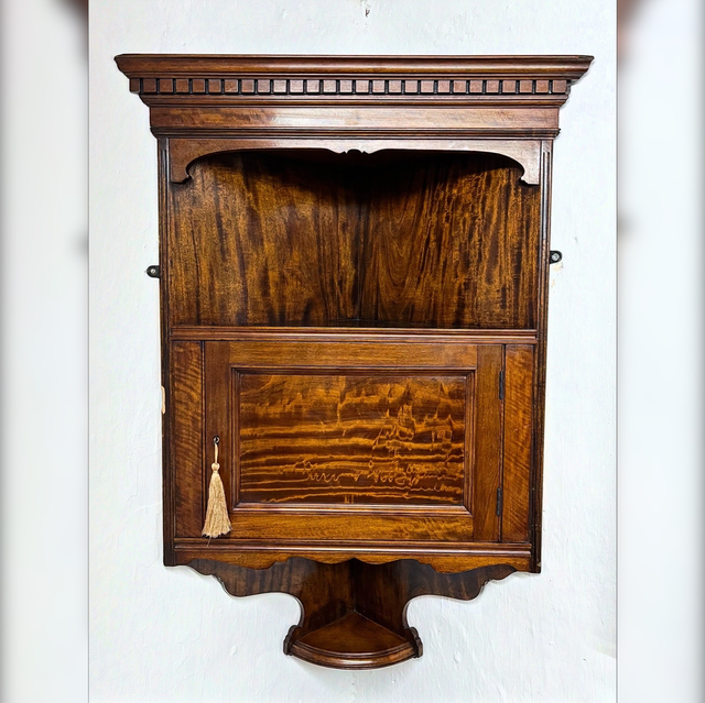 An Edwardian Mahogany Wall Hanging Corner Cabinet In The Manner Of James Shoolbred