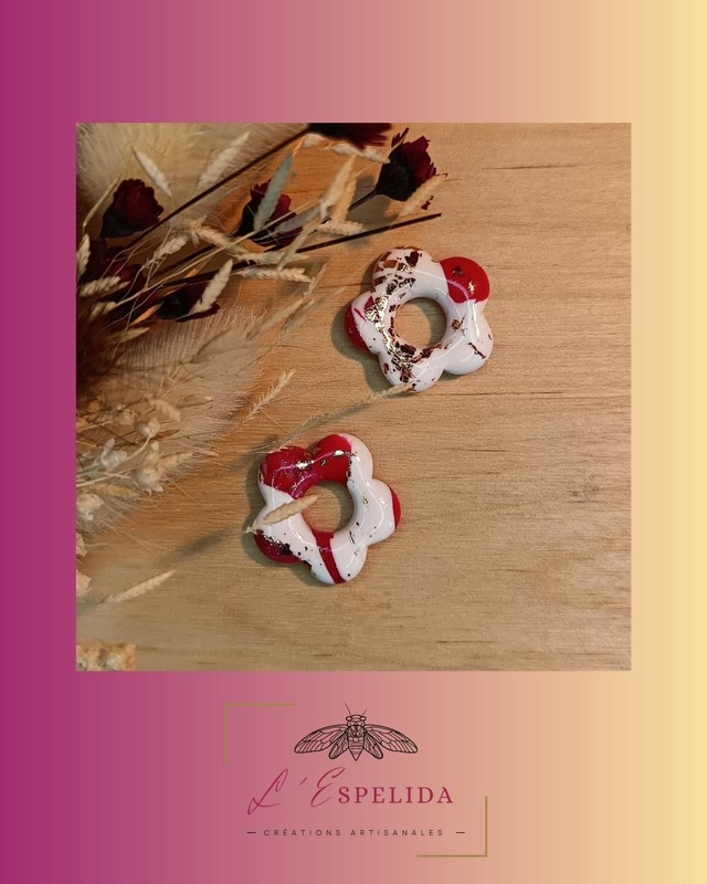 Plurielles fleurs blanches rouges et feuilles d'or