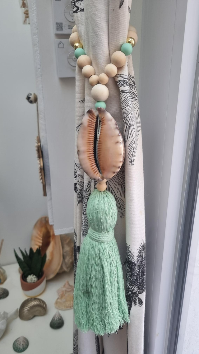 Embrasse coquillage arabica pompon vert d'eau 