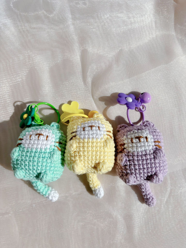 handmade crochet cat 