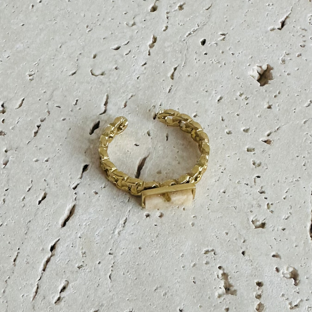 Ring beige steentje goud