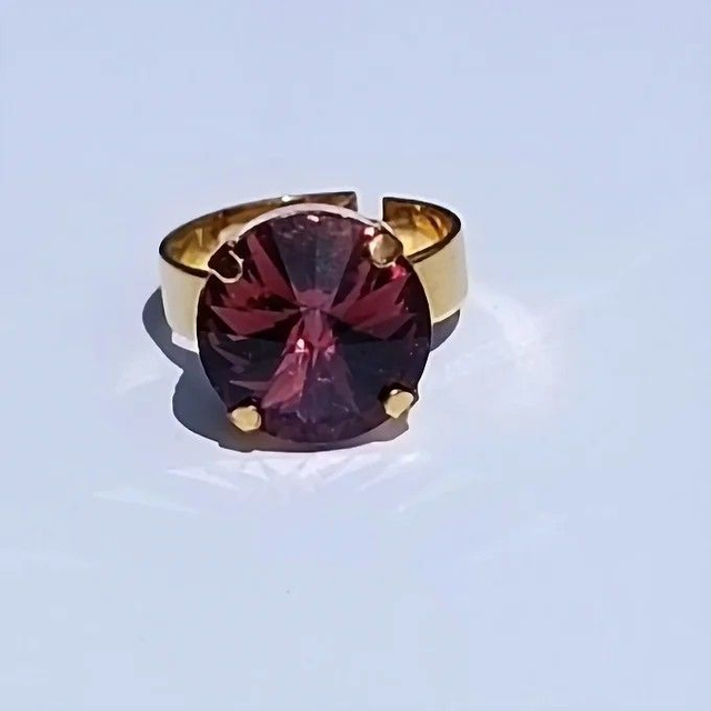 Bague Burgundy – Cristal 14 mm & laiton doré – Réglable du 53 au 62