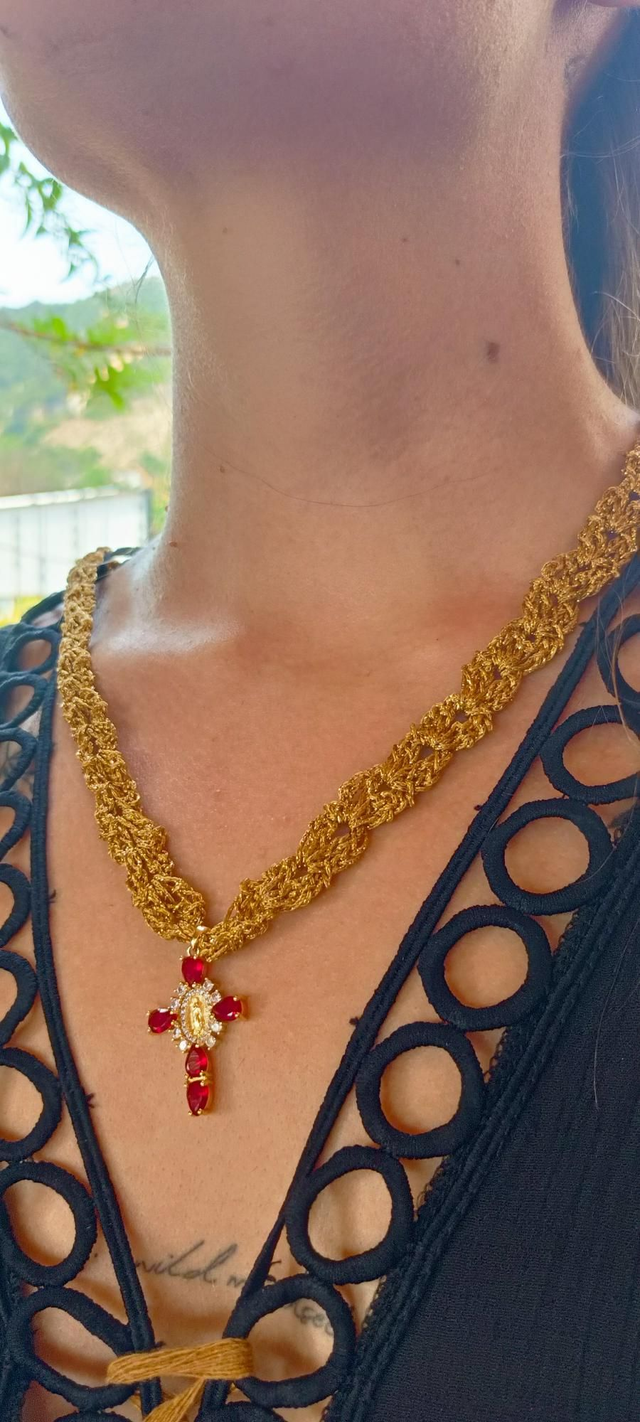 Collier croix rouge 