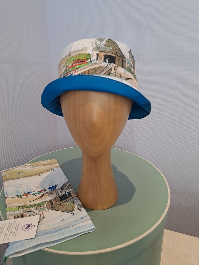 Bob de pluie Aquarelle "Goury" intérieur gabardine bleu océan